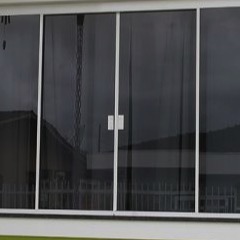 janela-de-correr-em-vidro-temperado