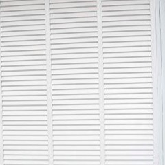 portao-basculante-em-aluminio-veneziana